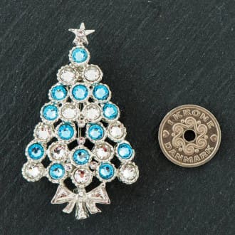 Broche med juletræ V - Swarovski krystaller Broche med juletræ V - Swarovski krystaller