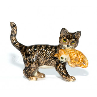 Miniature kat med killing